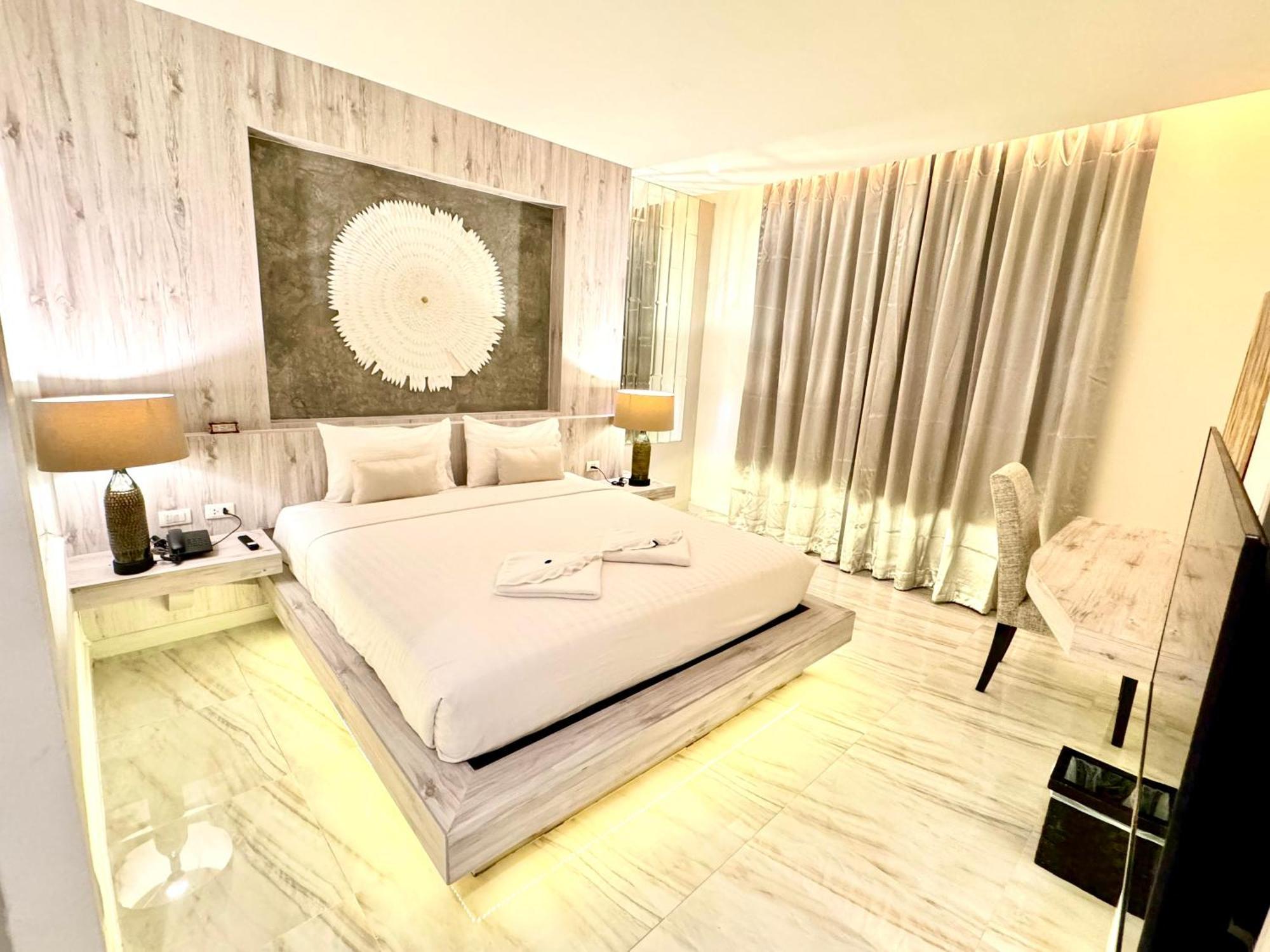 De Coze Hotel Patong Екстериор снимка