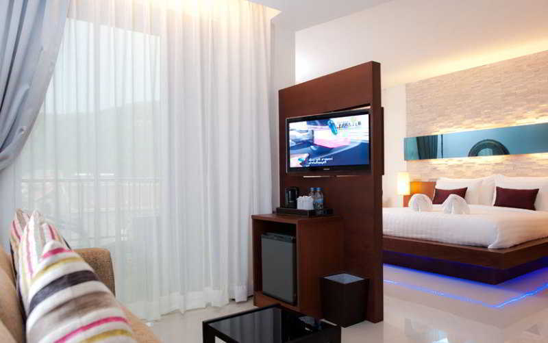 De Coze Hotel Patong Екстериор снимка
